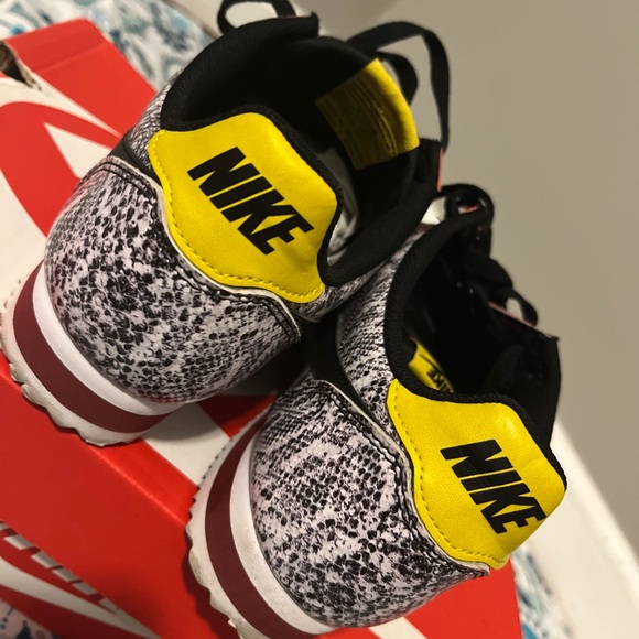 Nike Cortez - Picture 2 of 4